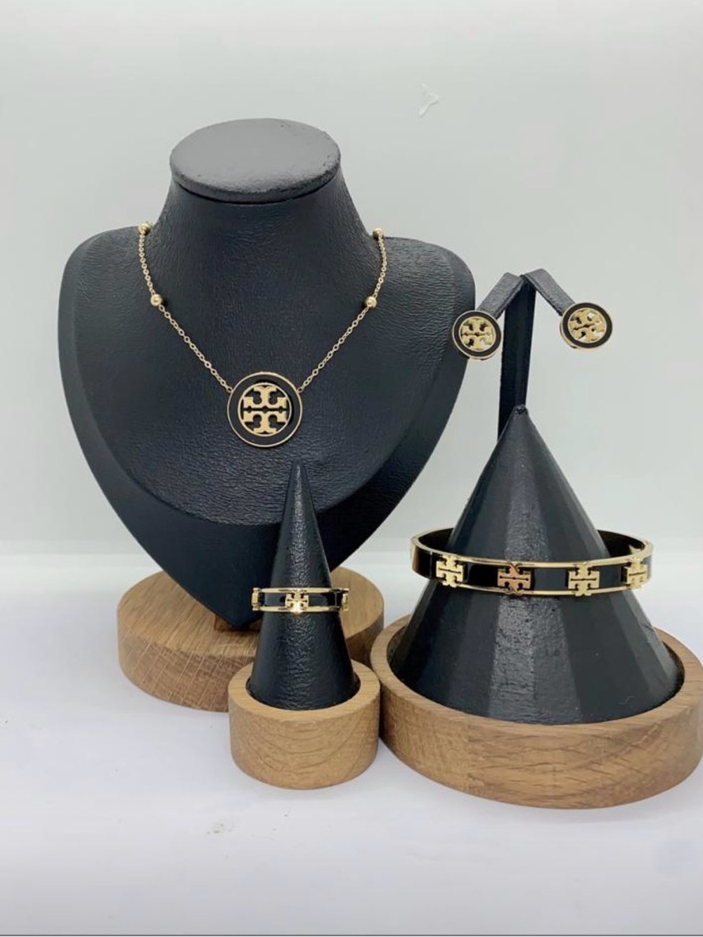 Source Unknown Gold-Tone plated Logo Medallion Necklace & Bracelet Set